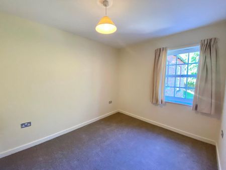 2 bedroom Flat To Let - Photo 4