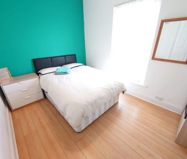 4 bedroom terraced house to rent - Photo 5