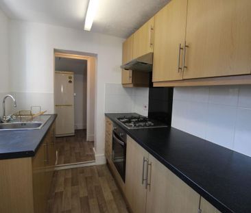 2 bedroom end of terrace house to rent - Photo 5