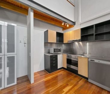 Lovely unit located within walking distance of all Lifestyle Amenit... - Photo 2