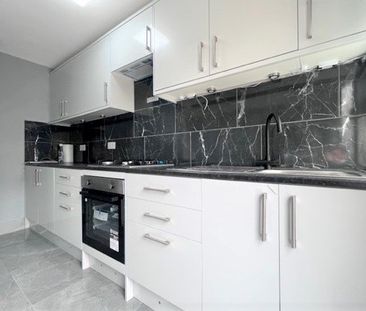 House Share to rent - Mangold Way, Erith, DA18 - Photo 4