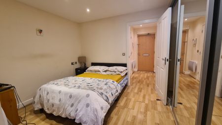 apartment to rent Lower Canal Walk, Southampton, SO14 - Photo 4