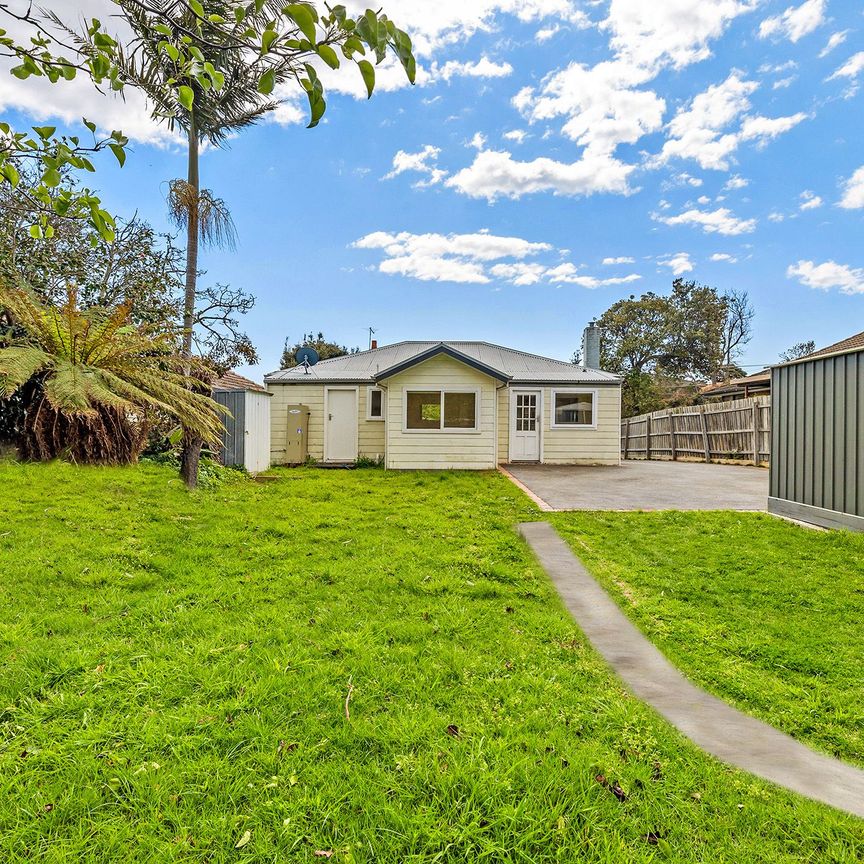 Beautiful three bedroom home in the Frankston High School Zone! - Photo 1