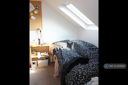 3 bedroom flat to rent - Photo 2