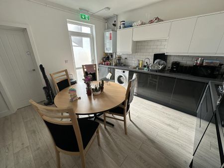 4 bedroom house share to rent - Photo 5
