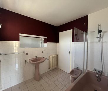 Location Appartement 4 pièces 93m² AIX LES BAINS 73100 - Photo 5