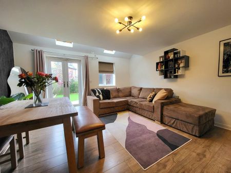 4 bedroom semi-detached house to rent - Photo 3