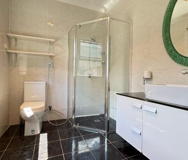 SPACIOUS FAMILY HOME WITH REAR ACCESS FROM AUBURN ROAD - Photo 5