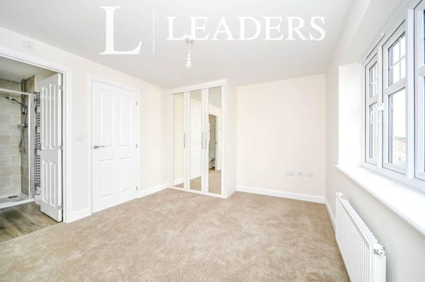 4 bedroom townhouse to rent Willowsway Road, Wixams, Bedford, MK42 - Photo 1