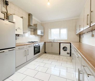 4 Bedroom - Photo 2 | Rentumo