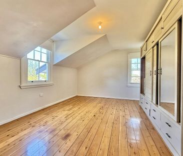 Magnificent 2 story, 4 bedroom home close to the CBD - Photo 4