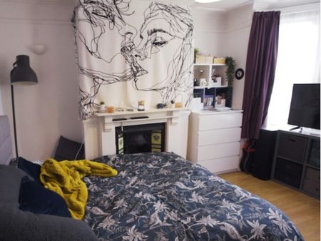 Semi-detached house to rent on - Photo 5