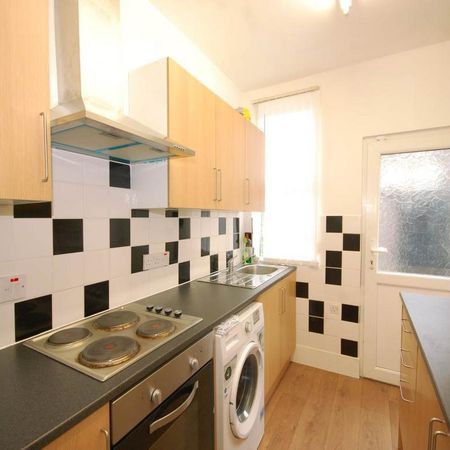 3 bedroom house share to rent - Photo 3