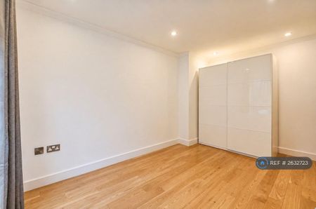 3 bedroom flat to rent - Photo 4