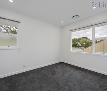 Fully renovated gem with spacious living & ducted air conditioning - Photo 6