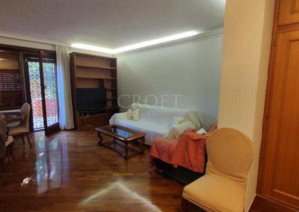 Monteverde Vecchio-Terrace: Furnished 2 Bedroom, 2 Bath, spacious kitchen, living, large private terrace and garden. Bright, silent, near shops, services and transport, located on a quite street in a well kept building. Possible parking. Ref 2375
