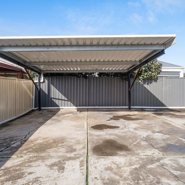 Two Bedroom Unit - Close to the Beach! - Photo 1