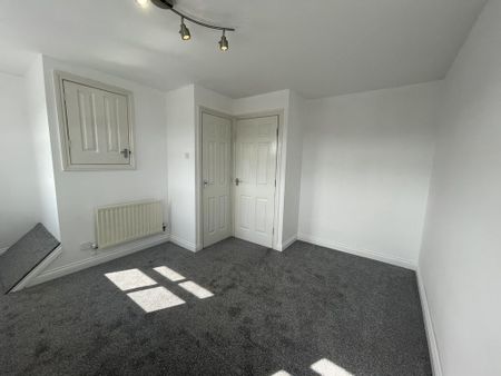 3 bedroom townhouse to rent - Photo 2