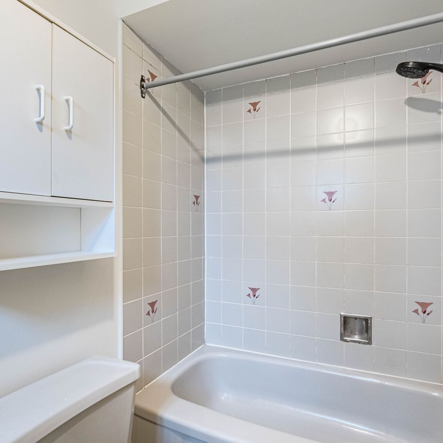 For Lease - 665 Dinsmore Court, Mississauga, Ontario - Photo 1