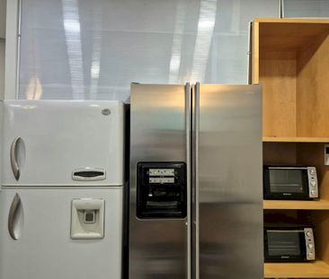 Comfortable and functional room with a private bathroom in the cent... - Photo 1