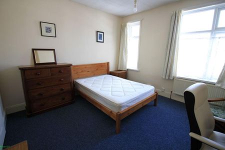 4 bedroom terraced house to rent - Photo 2