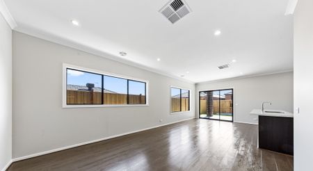 Stunning Family Home for Rent! - Photo 3