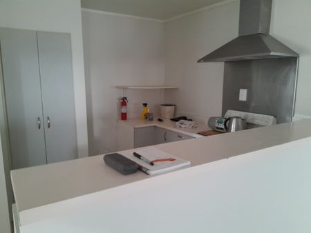 Spacious Home in Jellicoe Rd Manurewa! - Photo 3