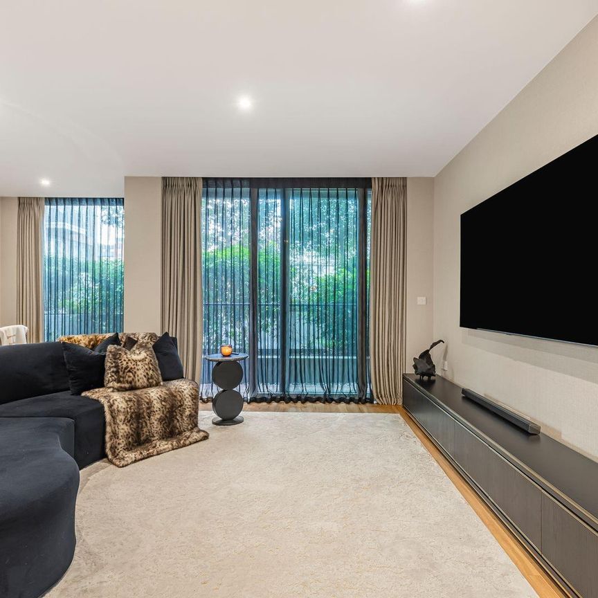 Fairwater House, Chelsea Creek, Fulham, SW6 - Photo 1