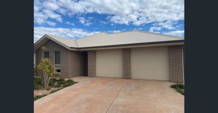 PERFECTLY POSITIONED FOR MODERN LIFESTYLES - Photo 3