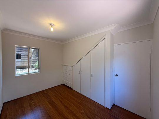 Spacious 3-Bedroom Townhouse in the Heart of Waverley! - Photo 1