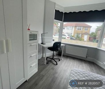 4 bedroom semi-detached house to rent - Photo 4