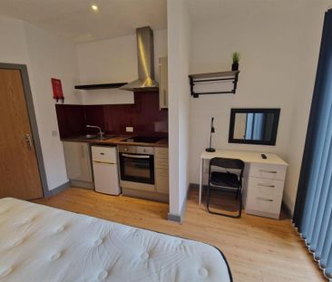 Studio to rent - Photo 1