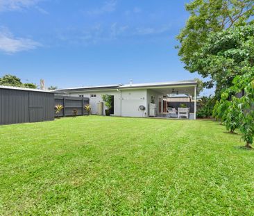 NEAT AS A PIN! CUTE COTTAGE IN BEACH LOCALE! - Photo 6