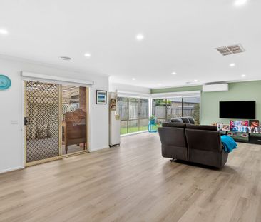 Expansive Family Abode - Photo 5