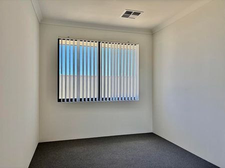 Attractive 4x2 home in whisper quiet location! - Photo 3