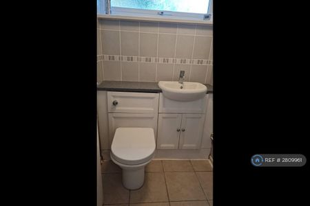 3 bedroom terraced house to rent - Photo 3