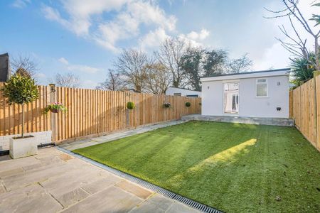 4 bedroom terraced house to rent - Photo 5
