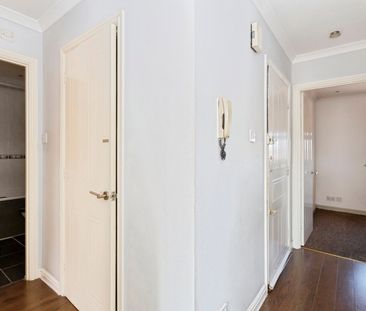 2 Bed Flat, Conifer Court, IG1 - Photo 4