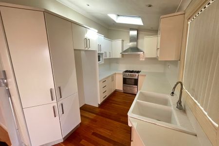 View Saturday at 9:50am - 10:05am - Photo 5