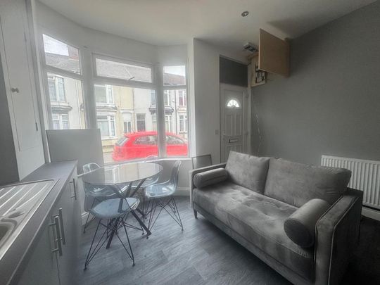 1 bedroom in a house share to rent - Photo 1