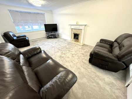 4 bedroom detached house to rent - Photo 2