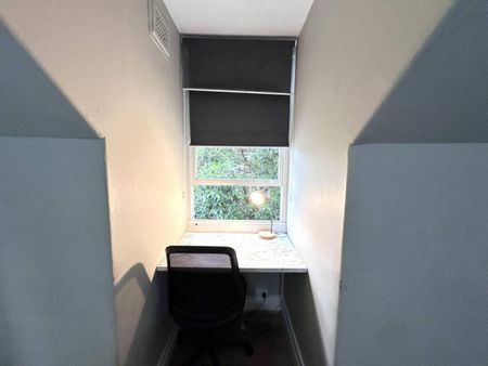 Room for Rent in the Heart of Oxford Street - Photo 4