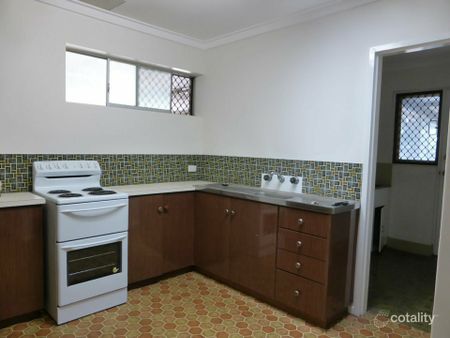 THORNLIE – 2x1 – CONVENIENT DUPLEX LIVING - Photo 2