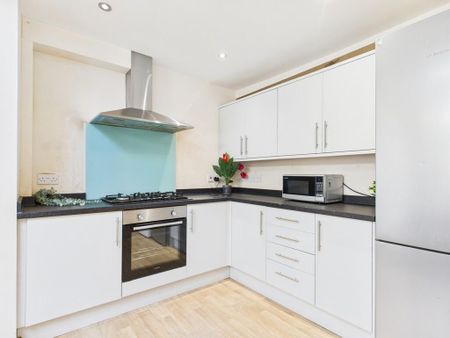 1 bedroom in a house share to rent - Photo 4