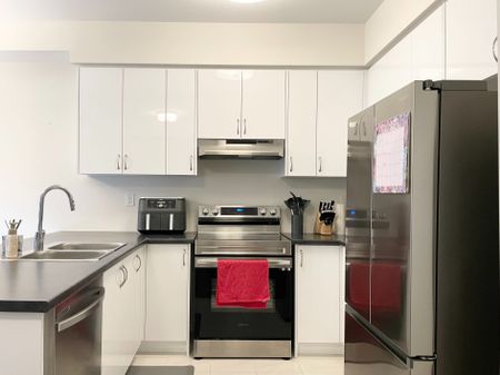 For Lease - 5 Poole Street, Brantford, Ontario - Photo 2