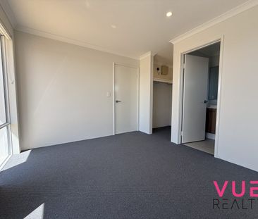 Brand new and Beautiful in Byford 4 x 2 HOME - Photo 3