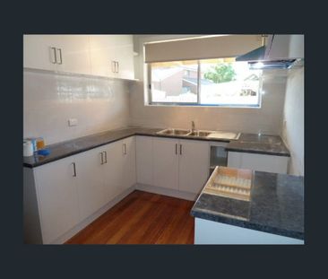 Three bedroom family home - Photo 3