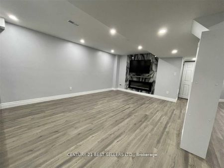 Property For Lease | W7316988 - Photo 4