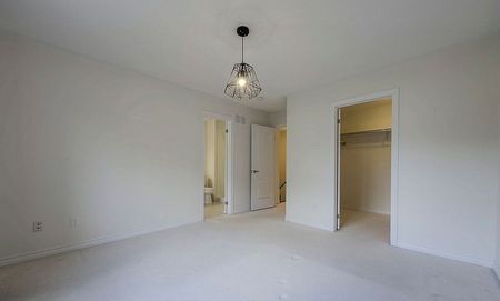 For Lease - 10 Mah Wat Lane, Whitchurch-Stouffville, Ontario - Photo 2