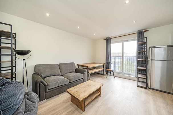 1 bedroom flat to rent - Photo 1